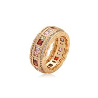 Apzeltīts, gredzens ar mirdzošiem cirkoniem